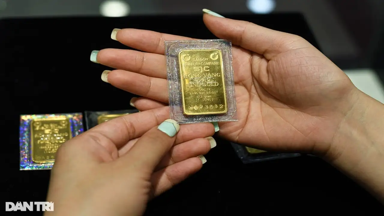 أسعار الذهب تتجه نحو اختبار مستوى 4000 دولار للأونصة بعد تراجع حاد.